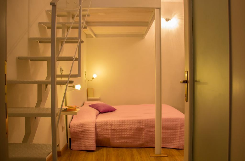 Appartamento Lilla Dei Buoni E Cattivi กาญารี ห้อง รูปภาพ